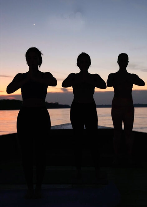 YOGA_EL_DELFIN_AMAZON_CRUISE_TALIA_ECHECOPAR